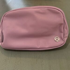 lululemon athletica Everywhere misty pink belt bag